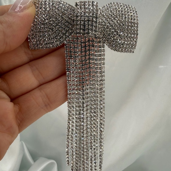 Anthropologie Sparkling Silver Rhinestone Bow Brooch main image 8